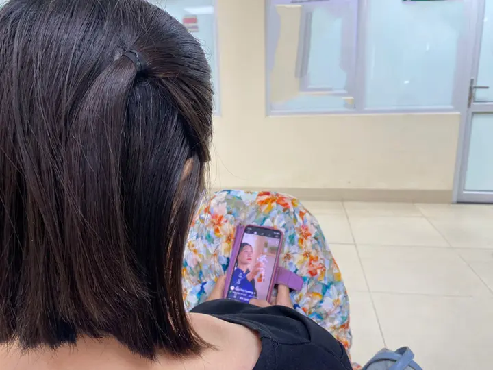 Quen video ngắn: Xem phim phải tua x2, làm việc vài phút lại lướt điện thoại