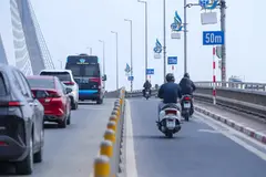 Sau cầu Nhật Tân, Hà Nội tính kẻ vạch khoảng cách trên 3 cầu lớn