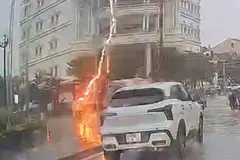 Người phụ nữ bị sét đánh nguy kịch khi đang lái xe máy