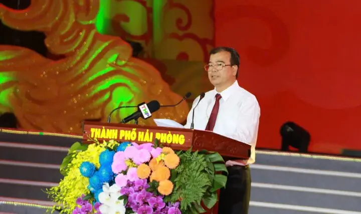 Vạn người xếp hàng chờ nhận ấn thiêng Đền Kiếp Bạc tại lễ hội mùa Thu 2026