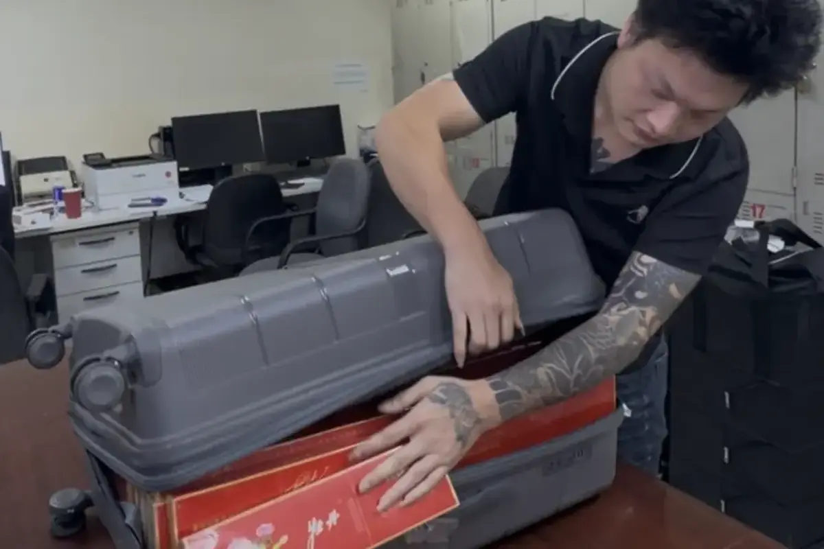 Bắt 4 người nước ngoài vận chuyển gần 18.000 bao thuốc lá lậu