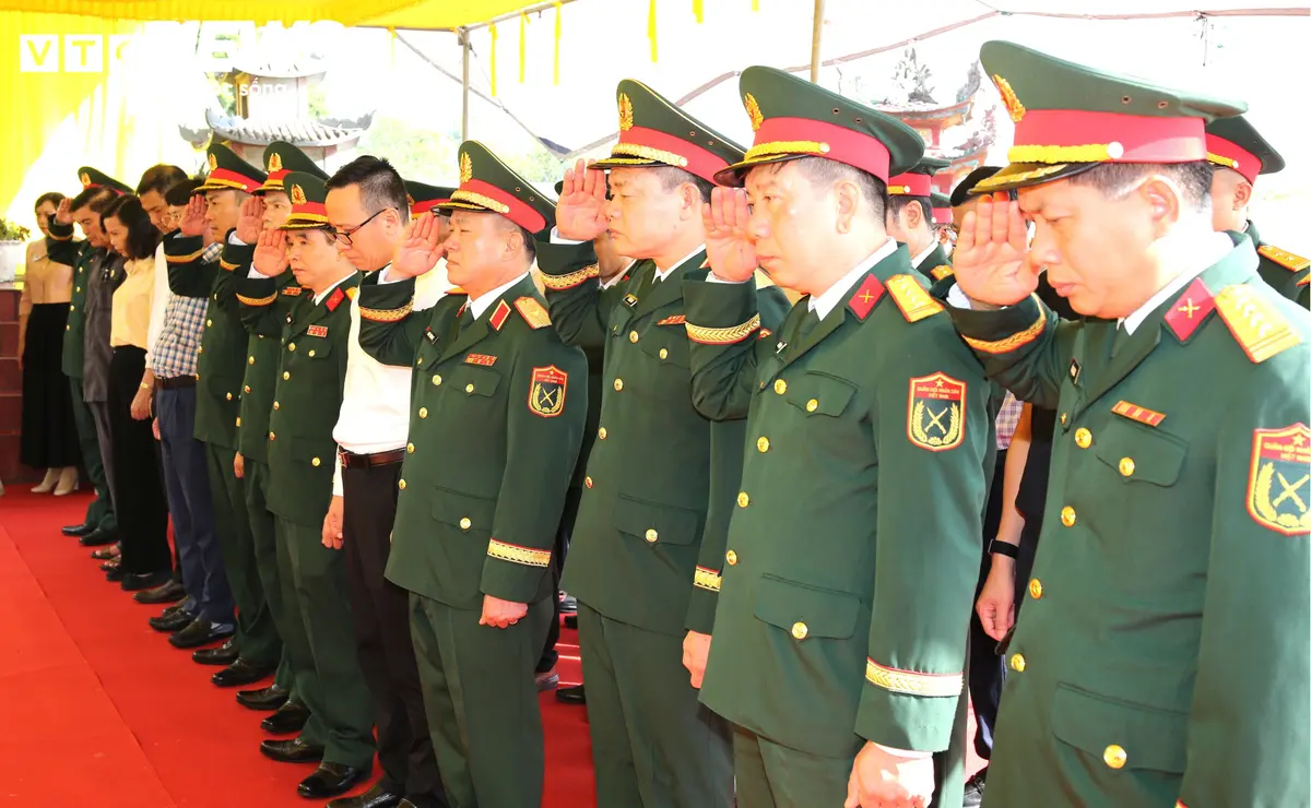Khai quật mộ chôn tập thể, tìm hài cốt 8 liệt sĩ bị sát hại năm 1951
