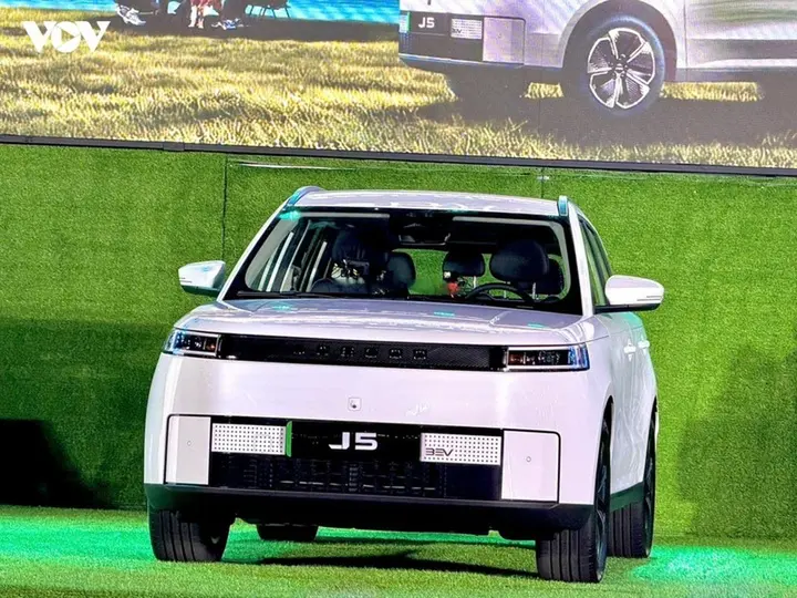 Nhập khẩu hơn 168.000 ô tô, liệu xe trong nước có bị chèn ép?