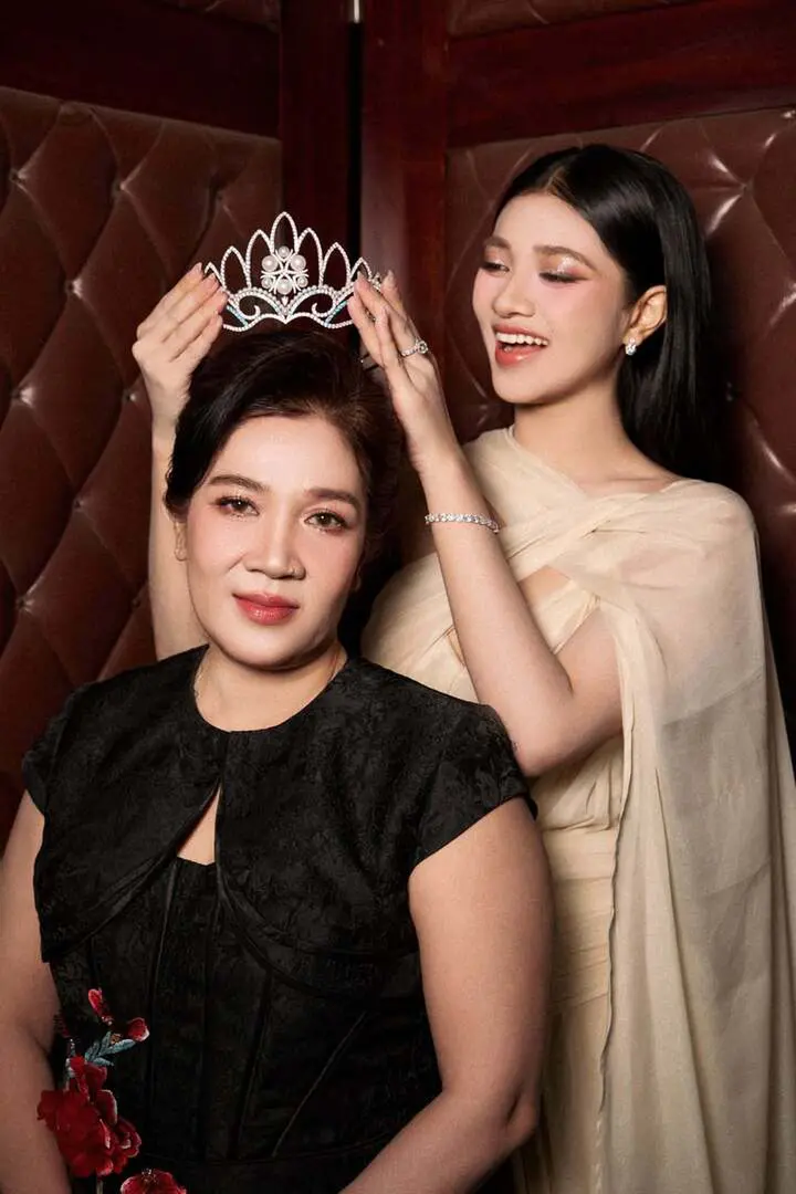 Á hậu để mặt mộc đóng 'Trại buôn người': Tuổi thơ khó khăn, từng bị chê nhan sắc