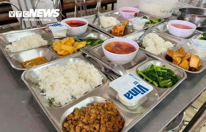 Trường tạm ngưng ăn bán trú vì vướng thủ tục: Sở ATTP TP.HCM thông tin