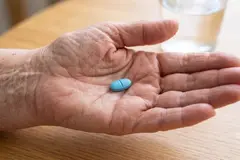 Cấp cứu lúc nửa đêm sau 2 năm lệ thuộc vào 'viên thuốc màu xanh'