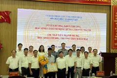 Nam sinh lao xuống nước cứu 2 em nhỏ được Chủ tịch tỉnh tặng Bằng khen