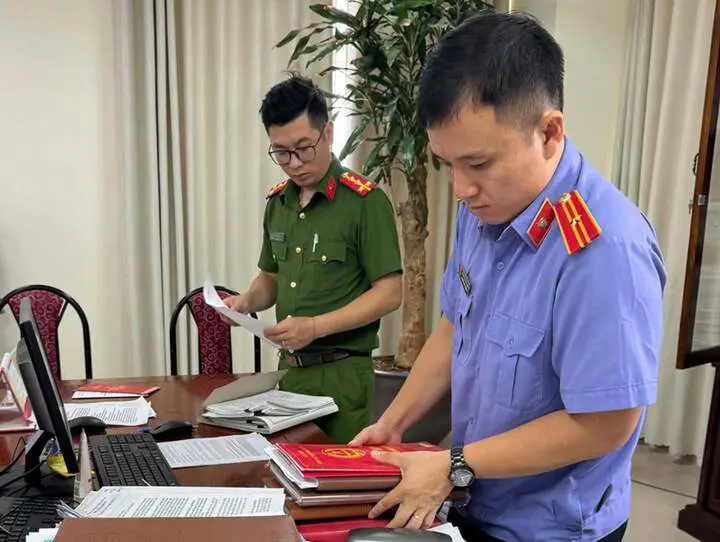 Bắt tạm giam một trưởng phòng thuộc Thuế tỉnh Lạng Sơn