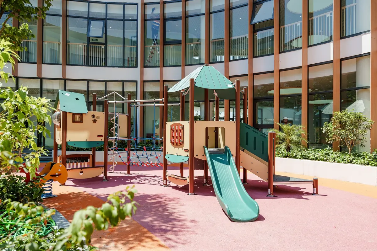 Vin Nexus Center: Trường học hạnh phúc hình trái tim và những gam màu rất 'lạ'