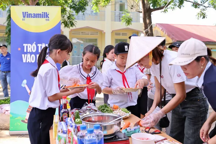 Gần 40.000 trẻ em cả nước vui đón Trung thu cùng Vinamilk