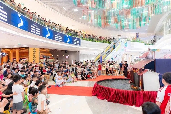 Vincom Moonifest: Lên đồ nhập hội, rước đèn đón may mùa Trung thu