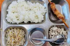 Bữa ăn bán trú: Ai chịu trách nhiệm khi xảy ra sự cố?