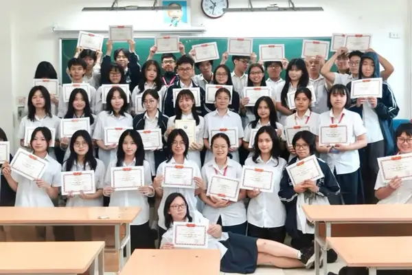 Một lớp chuyên Nhật có 3 thủ khoa, 12 suất du học, 20 IELTS từ 8.0
