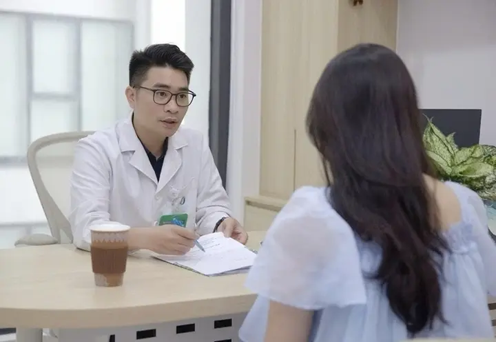 Trẻ xem video ngắn hàng giờ, khó tập trung và không chịu được buồn chán