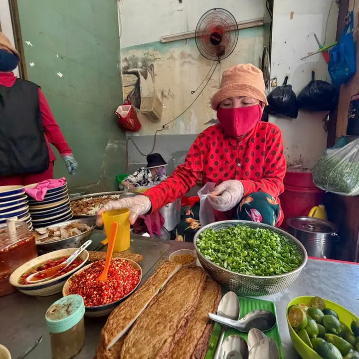 Tô bánh canh 'cứu đói' 8.000 đồng ở Nha Trang, hơn 6 năm chưa tăng giá