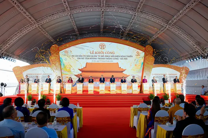 Chiêm ngưỡng mô hình phục dựng điện Kính Thiên tại Hoàng thành Thăng Long