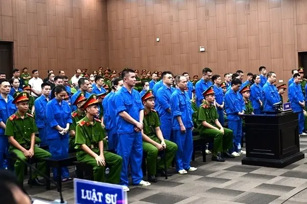 Vợ cựu Viện trưởng khai về tin nhắn 'còn thiếu 4 tờ' khi nhận túi quà hối lộ
