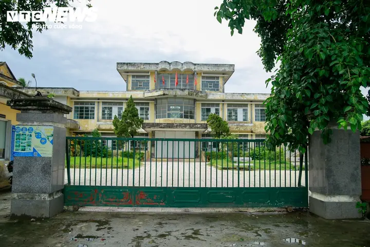 Vì sao cơ sở cao đẳng ở Huế bị bỏ hoang gần 10 năm?