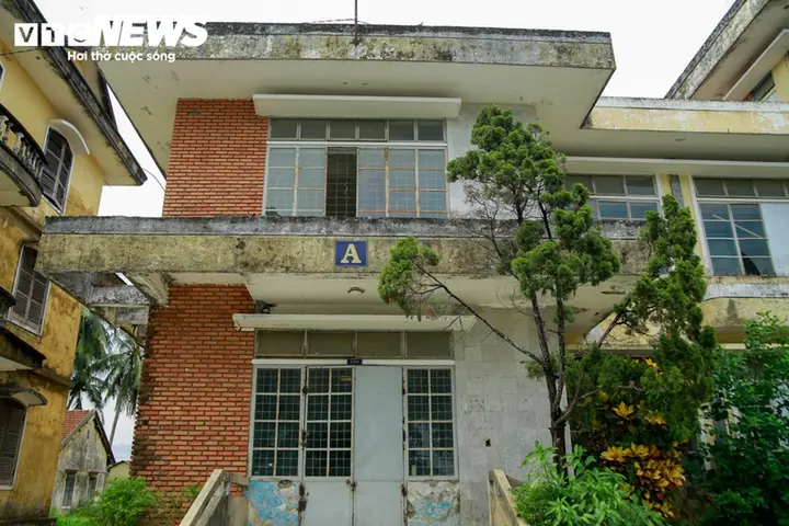 Vì sao cơ sở cao đẳng ở Huế bị bỏ hoang gần 10 năm?