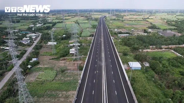 Ngắm cao tốc Bến Lức - Long Thành trước giờ thông xe toàn tuyến