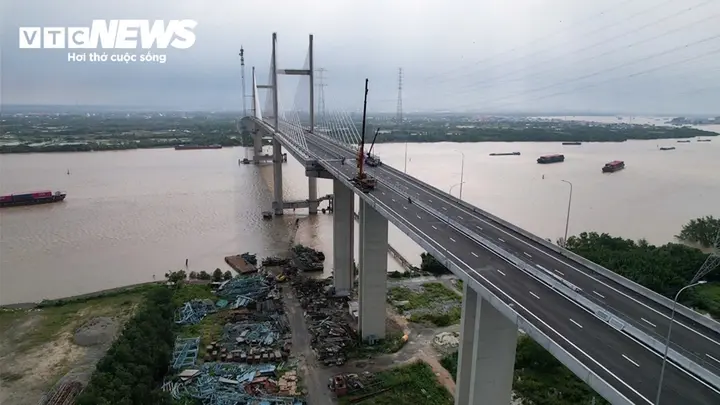 Ngắm cao tốc Bến Lức - Long Thành trước giờ thông xe toàn tuyến