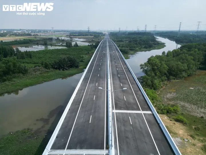 Ngắm cao tốc Bến Lức - Long Thành trước giờ thông xe toàn tuyến