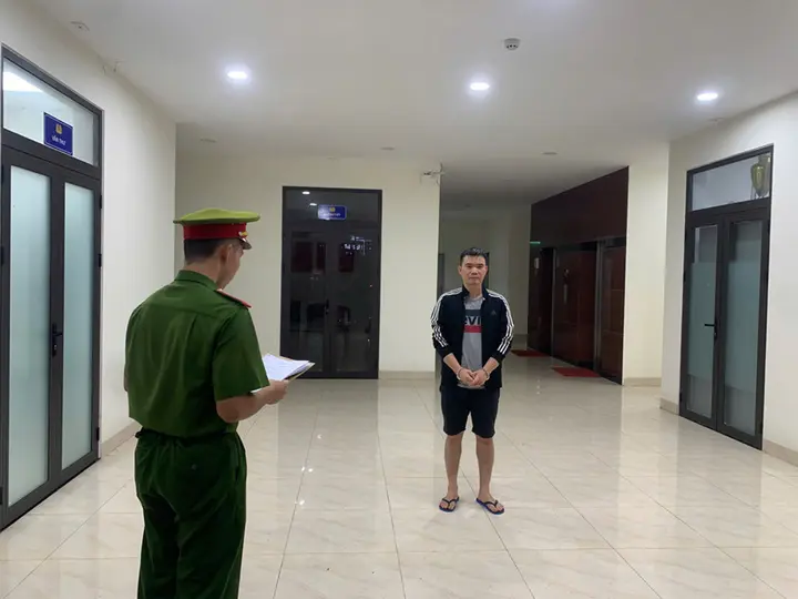Nhận 30.000 USD đổi tiền cho người nước ngoài rồi chặn liên lạc