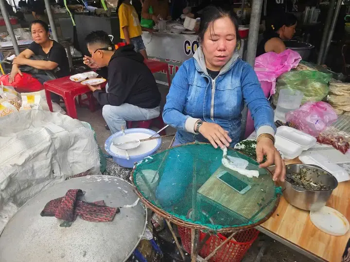 Dằn túi 5.000 đồng vẫn ăn sáng no nê ở chợ được mệnh danh ‘rẻ nhất Việt Nam’