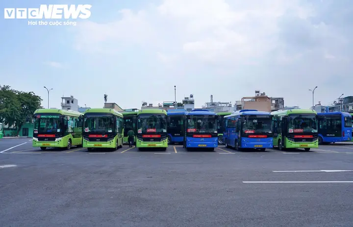 Diện mạo của bến xe buýt cửa ngõ TP.HCM sau khi chỉnh trang