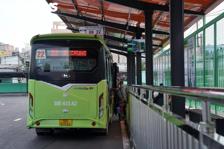 Diện mạo của bến xe buýt cửa ngõ TP.HCM sau khi chỉnh trang