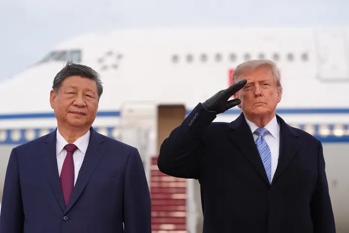 Tổng thống Donald Trump đón Chủ tịch Trung Quốc Tập Cận Bình tại sân bay