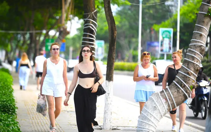 Công trình chắn biển được tháo dỡ, đường ven biển Nha Trang khoe diện mạo mới
