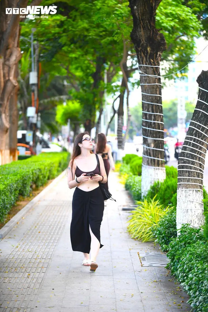 Công trình chắn biển được tháo dỡ, đường ven biển Nha Trang khoe diện mạo mới