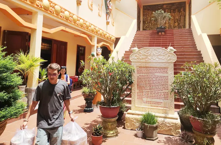 Về miền Tây thưởng thức tô bánh canh 'có một không hai'