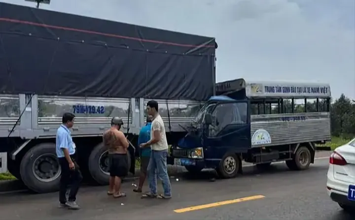 Xe tải tập lái va chạm xe máy ở Gia Lai, 1 người tử vong