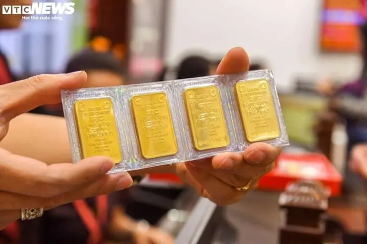 Giá vàng giảm 24% từ đỉnh, người mua đầu năm đang lỗ 50 triệu đồng/lượng