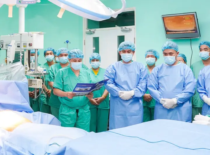 Trao kỷ niệm chương 'Vì sức khỏe nhân dân' cho gia đình người hiến tạng