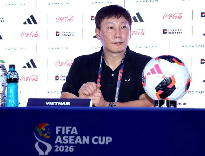 HLV Kim Sang-sik 'rất xấu hổ', nói thẳng lý do tuyển Việt Nam thua Thái Lan