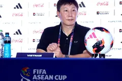 HLV Kim Sang-sik 'rất xấu hổ', nói thẳng lý do tuyển Việt Nam thua Thái Lan