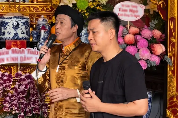 Hoài Lâm hiếm hoi đứng chung sân khấu, hội ngộ cha nuôi Hoài Linh