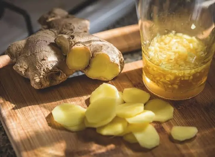 Vì sao mùa nóng nên ăn gừng , mùa rét nên ăn củ cải trắng?