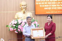 Giao nộp tượng thần khỉ nghìn năm, người đàn ông ở Quảng Ngãi được khen thưởng