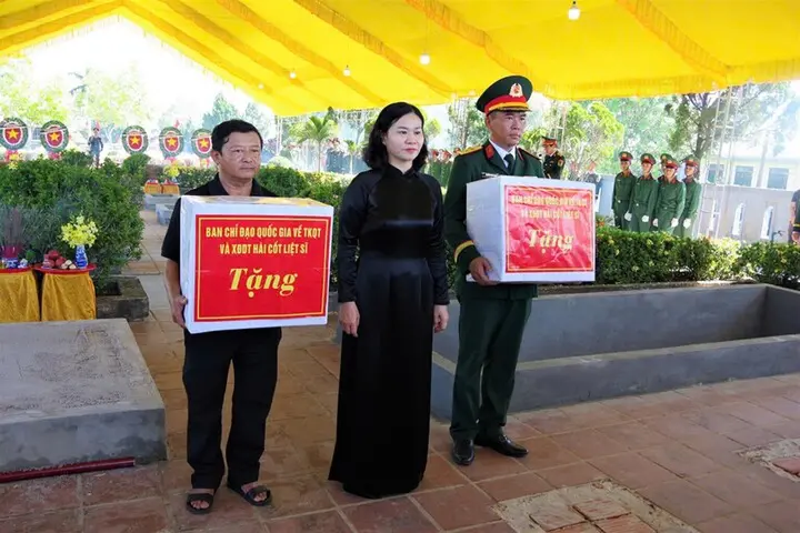 Quảng Trị truy điệu, an táng 30 hài cốt liệt sĩ vừa được quy tập