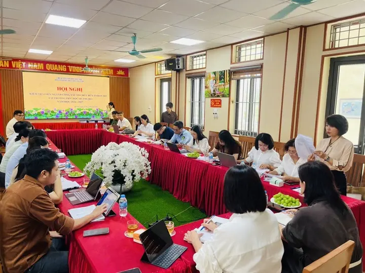 Suất ăn bán trú 'giống tóp mỡ' ở Hà Nội: Phát hiện hàng loạt bất cập
