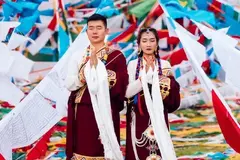 Tại sao người Tây Tạng lại tặng nhau khăn trắng?