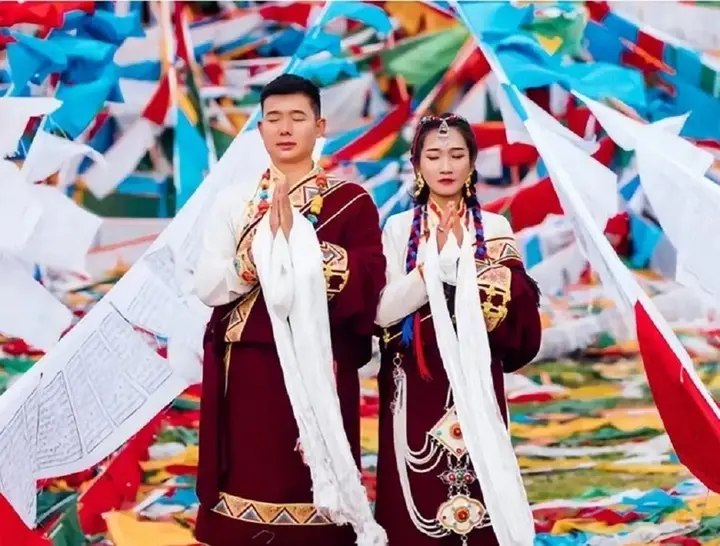 Tại sao người Tây Tạng lại tặng nhau khăn trắng?