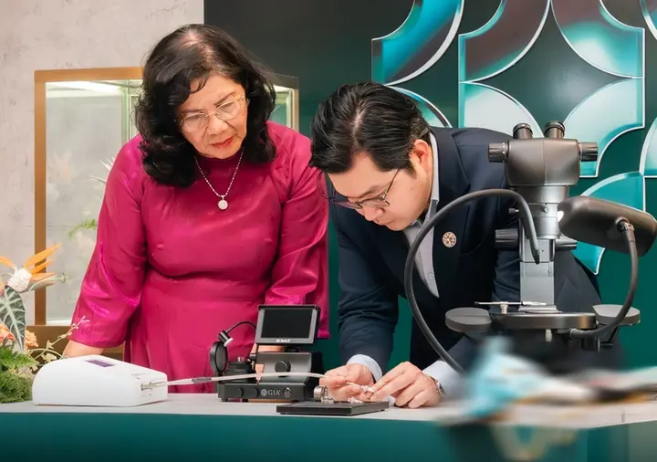 Thị trường kim cương ở TP.HCM dần hồi phục