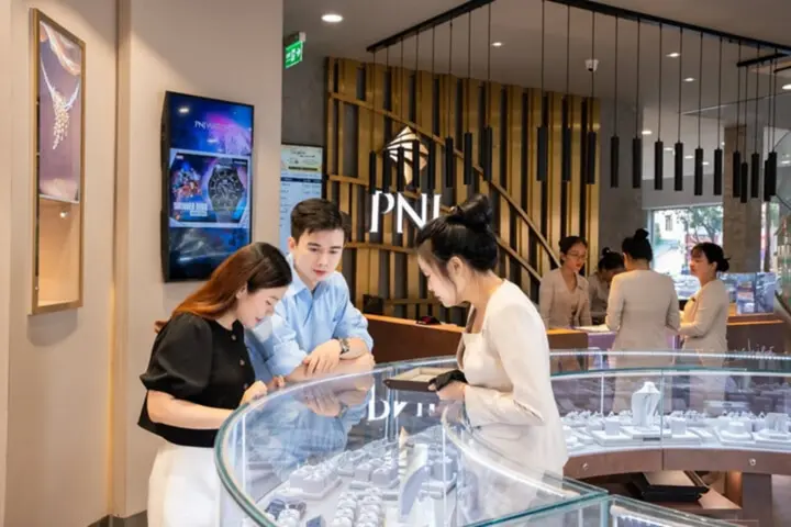 PNJ dồn dập tin cải tổ, cổ phiếu vẫn liên tục giảm, 30.000 tỷ vốn hóa đã mất