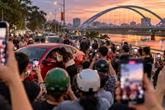 Livestream đánh ghen khi đám đông coi chuyện riêng là trò giải trí