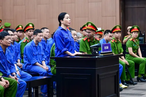 Để 2,5 tỷ đồng trong thùng hoa quả mang đi 'chạy' giám định tâm thần